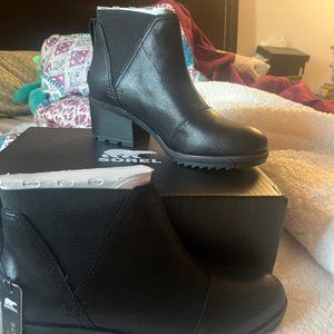 BNWT! Sorel Cate Chelsea Boots!